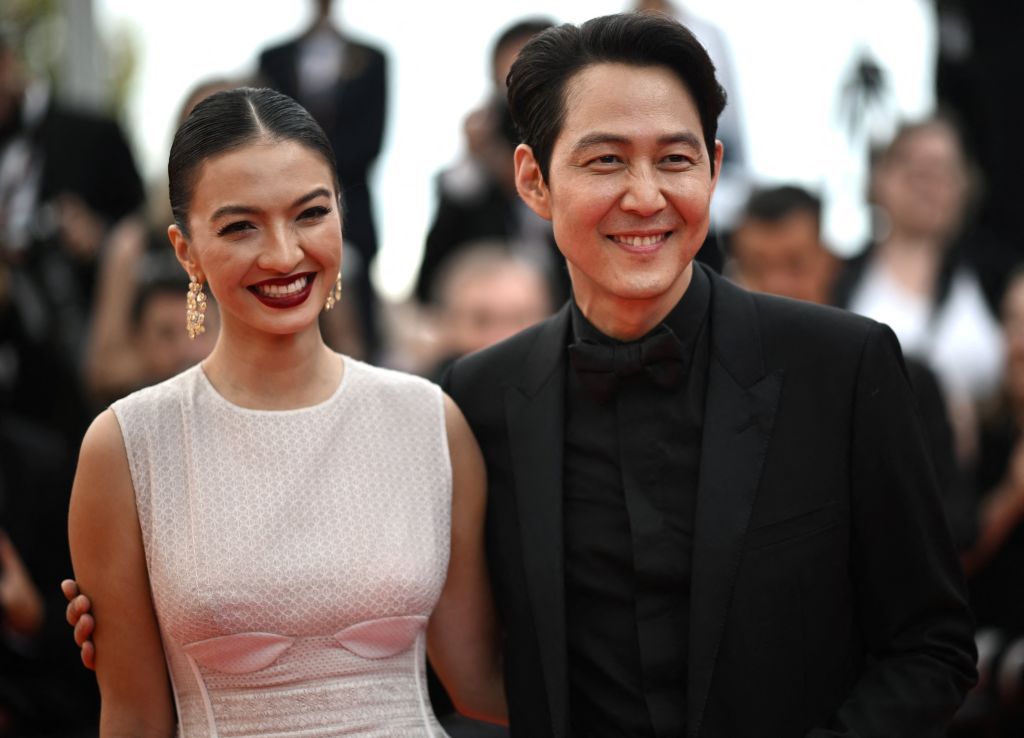 Indonesian actress Raline Shah (L) and South-Korean actor and director Lee Jung-Jae arrive for the screening of the film 