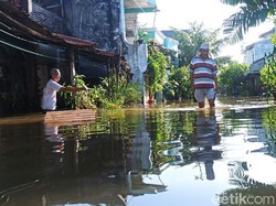 Banjir Limpasan Pelabuhan Semarang Masih Genangi Sayung Demak