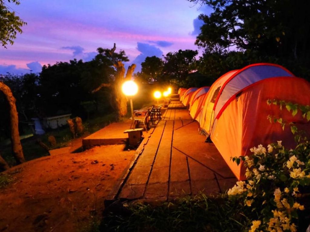 Camping dengan Fasilitas Lengkap di Bukit Asah Bali Camp