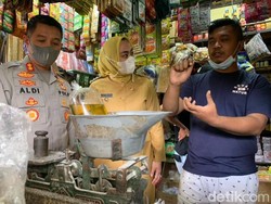 Sidak Minyak Curah di Karawang, Masih Ada Pedagang Jual Diatas HET
