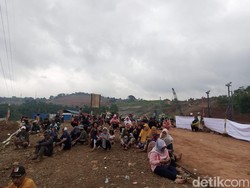 Tuntut Pembebasan Lahan, Warga Duduki Ruas Tol Cisumdawu Seksi II