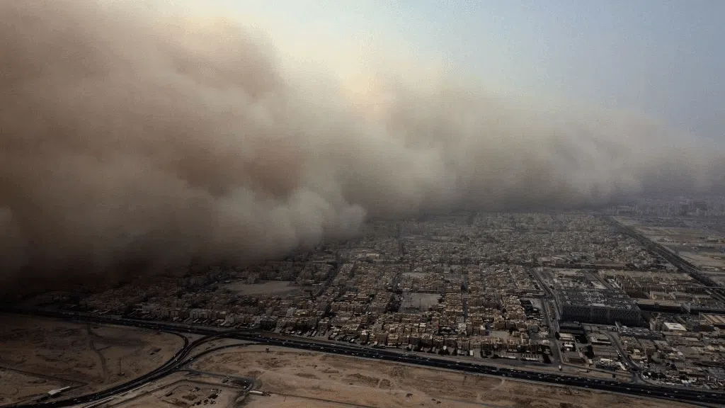 Ngeri... Kuwait Ditelan Badai Pasir, Udara Merah Kekuningan
