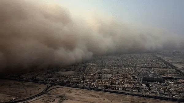Ngeri... Kuwait Ditelan Badai Pasir, Udara Merah Kekuningan