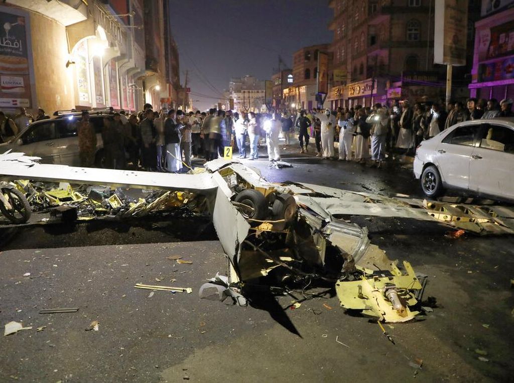 Penampakan Drone Mata-mata Arab Saudi yang Ditembak Jatuh di Yaman Penampakan Drone Mata-mata Arab Saudi yang Ditembak Jatuh di Yaman