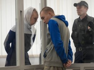 Ekspresi Tentara Rusia yang Dibui Seumur Hidup oleh Pengadilan Ukraina Ekspresi Tentara Rusia yang Dibui Seumur Hidup oleh Pengadilan Ukraina