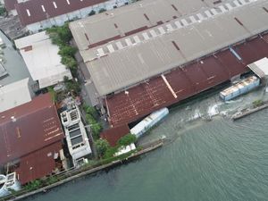 Dampak Rob, Terminal Peti Kemas Semarang Belum Beroperasi Pagi ini