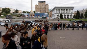 Gegara Prangko Ini, Warga Antre Panjang di Kantor Pos Kyiv, Ukraina