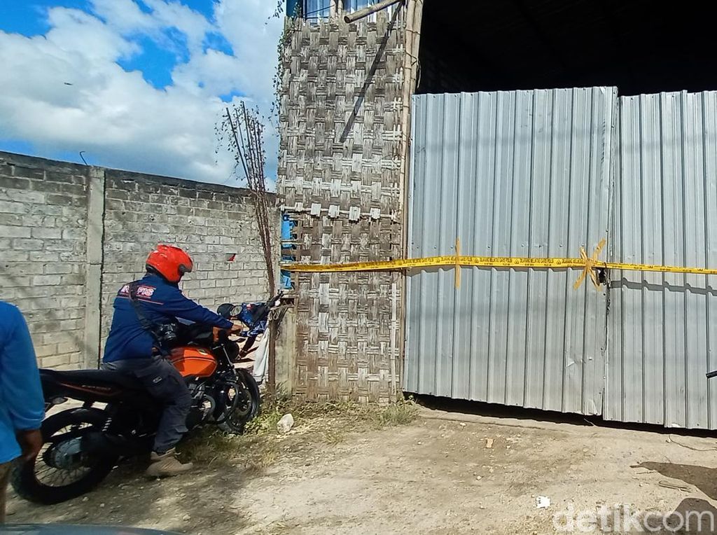 Mabes Polri Bongkar Komplotan Penjual Solar Bersubsidi Ilegal di Pati Mabes Polri Bongkar Komplotan Penjual Solar Bersubsidi Ilegal di Pati