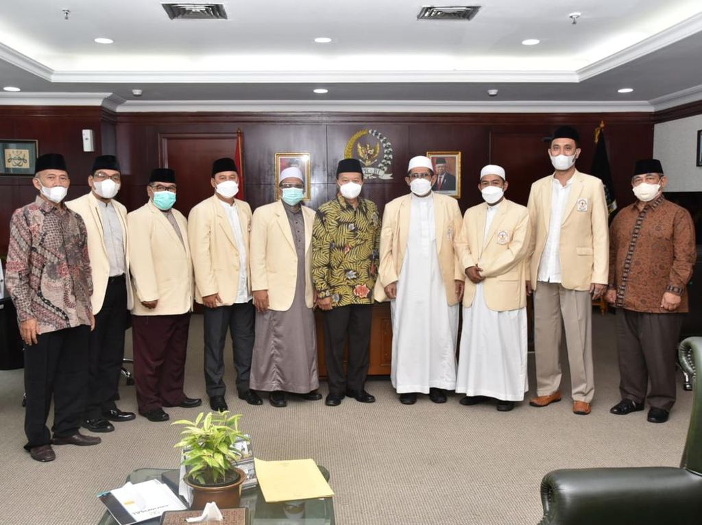 HNW Ajak Forum Ulama dan Habaib Cegah Islamophobia HNW Ajak Forum Ulama dan Habaib Cegah Islamophobia
