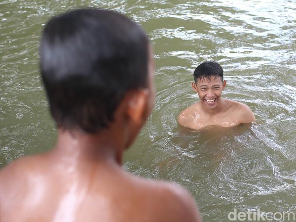 Ini Dia Waterboom Gratis Anak-anak di Sungai Cisadane