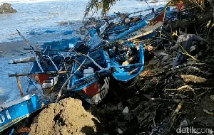 Ratusan Nelayan Sukabumi Nganggur Gegara Perahunya Hancur