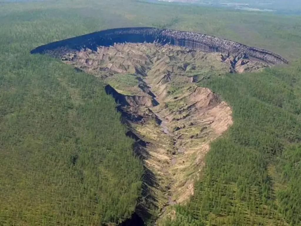 Kawah Mulut Neraka di Rusia Bertumbuh 1 Km, Telan Apapun di Sekitarnya Kawah Mulut Neraka di Rusia Bertumbuh 1 Km, Telan Apapun di Sekitarnya