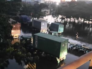 Banjir di Pelabuhan Tanjung Emas Semarang Mulai Surut
