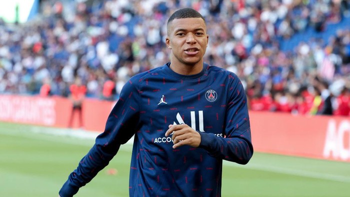PARIS, FRANCE - MAY 21: Kylian Mbappe of PSG during the Ligue 1 Uber Eats match between Paris Saint-Germain (PSG) and FC Metz at Parc des Princes stadium on May 21, 2022 in Paris, France. (Photo by John Berry/Getty Images)