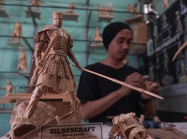 Dibuat di Batang, Kerajinan Limbah Besek Ini Tembus Pasar Singapura