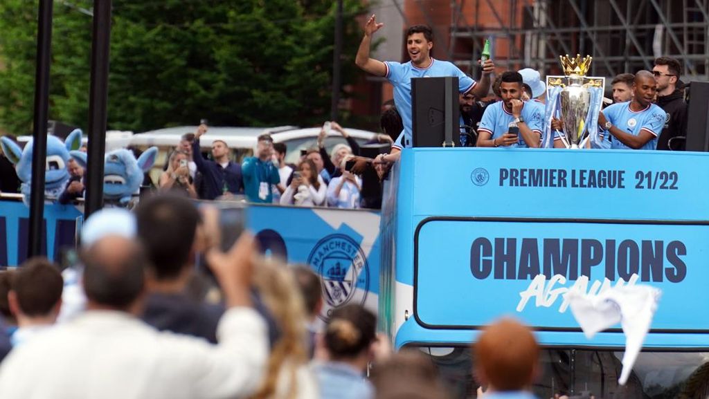 Bravo! Foto Parade Juara Manchester City Bravo! Foto Parade Juara Manchester City
