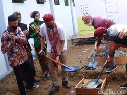 Sandiaga Lakukan Peletakan Batu Pertama Rumah Kemasan UMKM Halal Sumenep