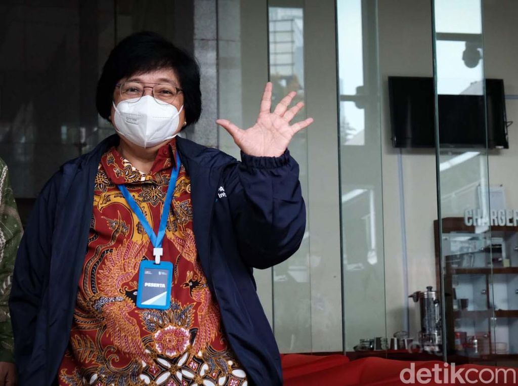 Ekspresi Menteri Siti Nurbaya Saat Terlihat di KPK, Ada Apa?