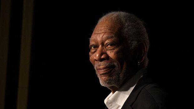 BEVERLY HILLS, CALIFORNIA - MARCH 11: Morgan Freeman presents onstage at the AFI Awards Luncheon at Beverly Wilshire, A Four Seasons Hotel on March 11, 2022 in Beverly Hills, California. (Photo by Michael Kovac/Getty Images for AFI)