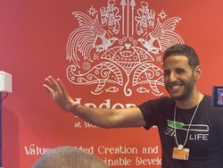 YouTuber Nas Daily Menyusup ke Talkshow Menkominfo-Bos Goto