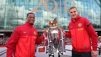 Nemanja Vidić juara musim 12/13 dengan Manchester United dalam Premier League 10 musim terakhir. Foto: Manchester United via Getty Imag/Matthew Peters