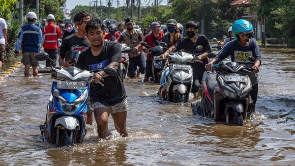 Pelabuhan Tanjung Emas Masih Terendam Banjir Rob, Begini Kondisinya