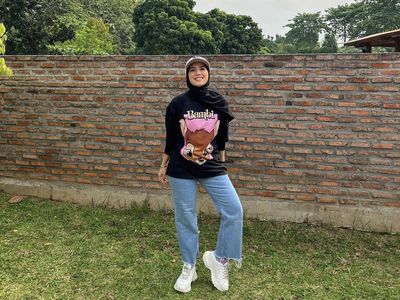 8 Momen Artis yang Dikenal Tomboi Bikin Pangling Saat Pakai Hijab