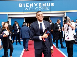 Di sisi lain, Real Madrid sesungguhnya telah mengajukan tawaran yang fantastis kepada Mbappe, dengan total investasi yang mencapai 350 juta euro (sekitar Rp 5,46 miliar). Los Blancos sempat percaya diri akan mendaratkan pesepakbola berusia 23 tahun itu sebelum dipaksa gigit jari. Julien Hekimian/PSG via Getty Images
