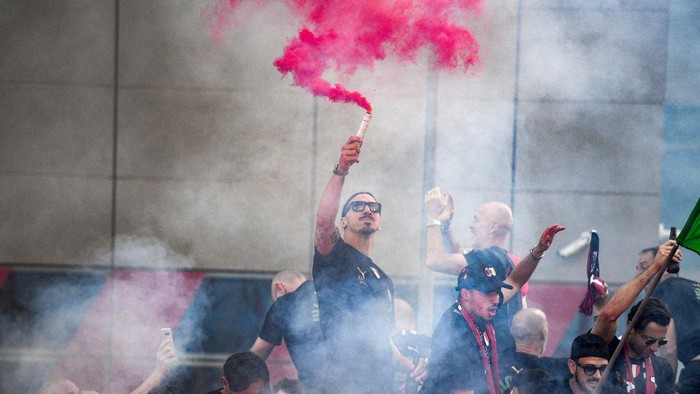 Zlatan Ibrahimovic of AC Milan and other AC Milan players parade on a double decker bus in Milan, on May 23, 2022 one day after AC Milan won the 2022 Italian Serie A 