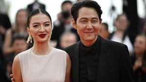 Pose Lee Jung Jae Bareng Artis Dunia: Raline Shah hingga Shah Rukh Khan