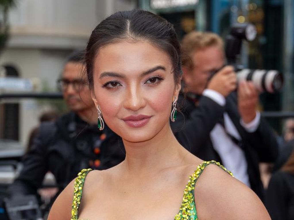 8 Penampilan Memukau Raline Shah di Cannes Film Festival 2022 8 Penampilan Memukau Raline Shah di Cannes Film Festival 2022