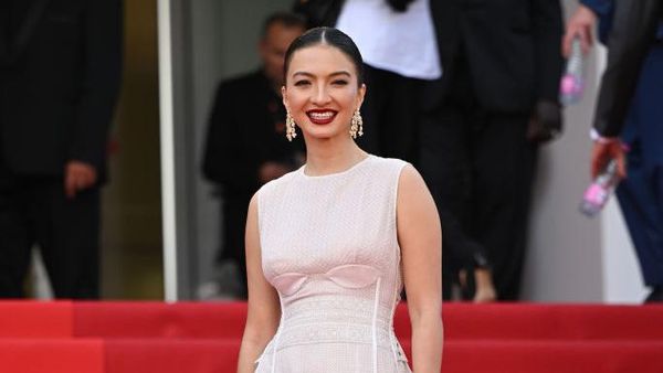 Adu Gaya Anggun dan Raline Shah di Red Carpet Cannes Film Festival 2022