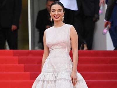 Adu Gaya Anggun dan Raline Shah di Red Carpet Cannes Film Festival 2022