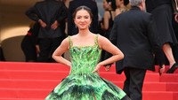 7 Gaya Raline Shah di Cannes yang Curi Perhatian, Glamor Dramatis