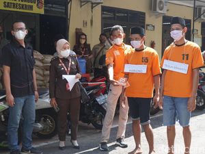 Kasus Preman Nganjuk Dikeroyok Hingga Tewas Direkonstruksi Kasus Preman Nganjuk Dikeroyok Hingga Tewas Direkonstruksi