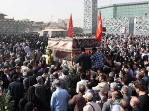 Pemakaman Petinggi Garda Revolusi Iran yang Tewas Ditembak