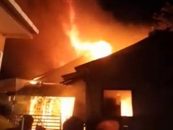 Rumah di Kebayoran Lama Kebakaran, Diduga Korsleting Listrik