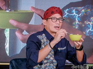 Sandiaga Cicipi Kaldu Kokot di Sumenep: Enak Sekali Sandiaga Cicipi Kaldu Kokot di Sumenep: Enak Sekali
