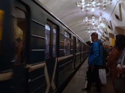 Senangnya Warga Kharkiv Naik Kereta Lagi Usai 3 Bulan Perang