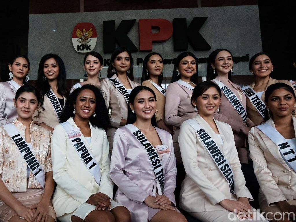Senyum Para Finalis Puteri Indonesia Saat Kunjungi KPK