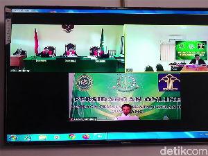 Hadfana Penendang Sesajen Semeru Dituntut Lebih Ringan dari Dakwaan Hadfana Penendang Sesajen Semeru Dituntut Lebih Ringan dari Dakwaan