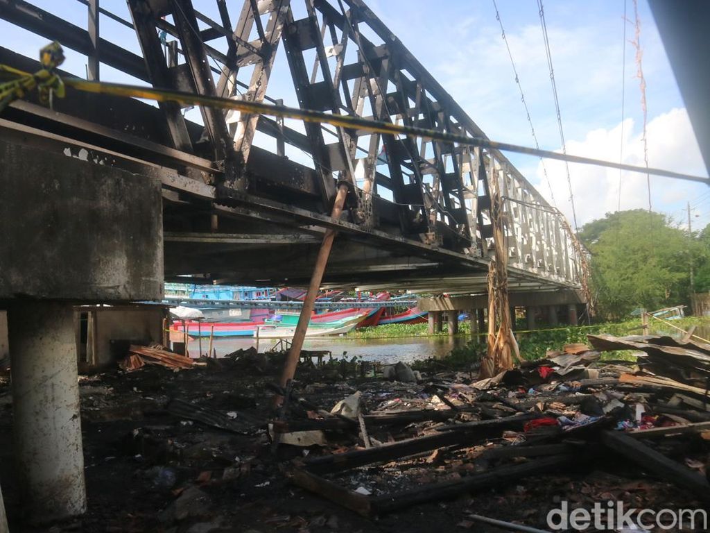 Melengkung Gegara Kebakaran, Jembatan Juwana Akan Segera Dibongkar Melengkung Gegara Kebakaran, Jembatan Juwana Akan Segera Dibongkar