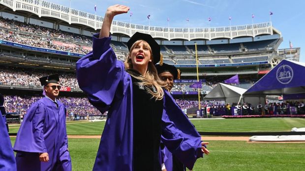 Taylor Swift Dapat Gelar Doktor Kehormatan dari New York University/ Foto: Twitter/swiftupload