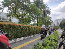 Tak Dijaga Dishub, Trotoar Metropole Jakpus Dilindas Motor Pagi Ini