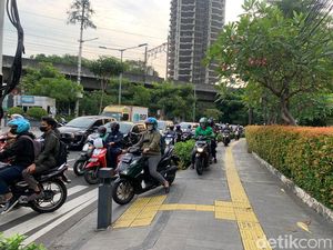 Trotoar Metropole Sering Jadi Palagan Adu Mulut Pejalan Kaki Vs Pemotor