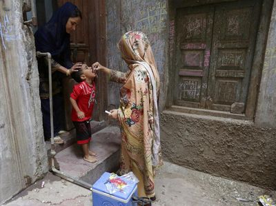 Upaya Bebas Polio di Pakistan, Petugas Vaksin Sambangi Rumah ke Rumah