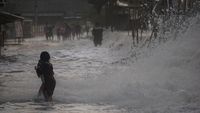 Potret Banjir Rob di Utara Jawa