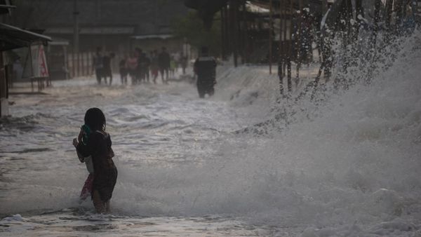 Potret Banjir Rob di Utara Jawa