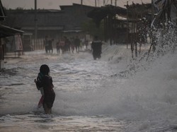 Pentas Musik Sedekah Laut di Suradadi Tegal Diterjang Rob, Begini Ceritanya
