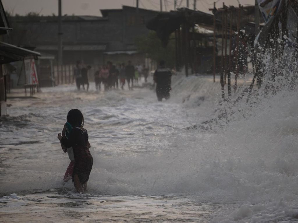 Potret Banjir Rob di Utara Jawa Potret Banjir Rob di Utara Jawa